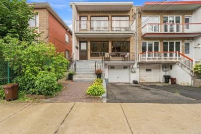 Duplex de brique rouge avec galerie couverte et escalier de bois, Côte-des-Neiges–Notre-Dame-de-Grâce